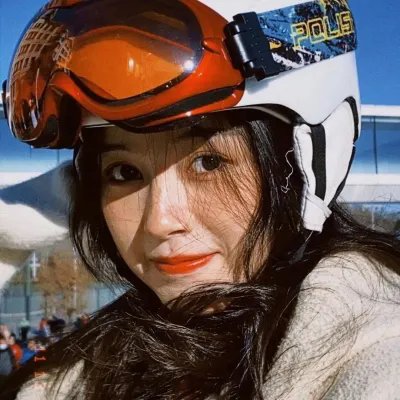 冲破樊笼走彩凤